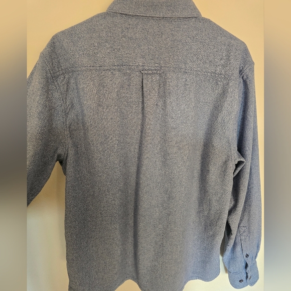 Tommy Bahama Long Sleeve Soft Cozy Button Down Shirt (US L) - Picture 5 of 11